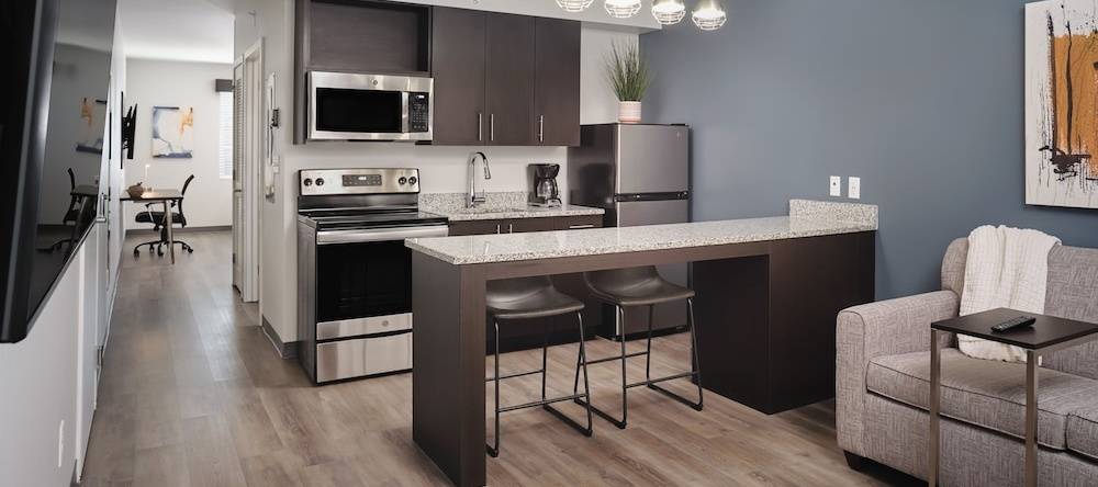 Stayapt Suites Fayetteville, Файетвилл — фото 1