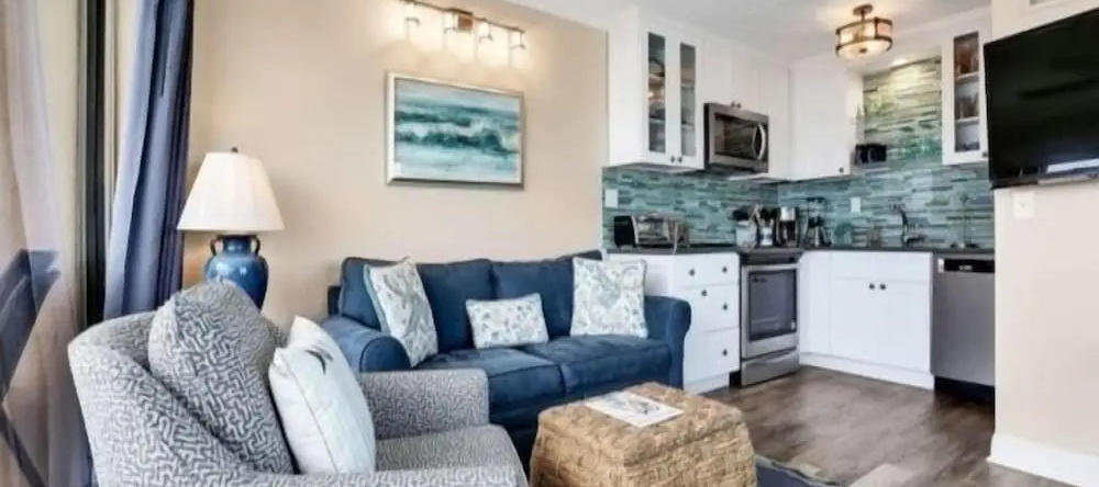 Sea Fever - Newly Renovated Oceanfront Second Floor Condo! Sunrises And Sweeping Views! 2 Bedroom Condo by Redawning, 卡罗来纳比奇 — 照片 1