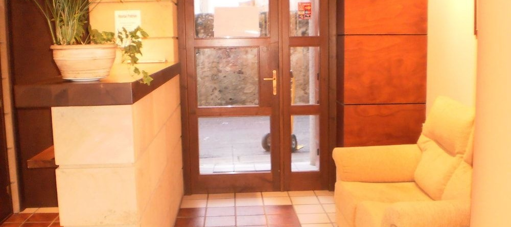 Hostal Patrón, Castañares de Rioja — photo 1