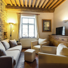 Beautiful Building, With Separate Apartments, Perfect for Family Celebrations, Momignies — photo 4