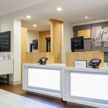 Holiday Inn and Suites Newport News, 纽波特纽斯 — 照片 4