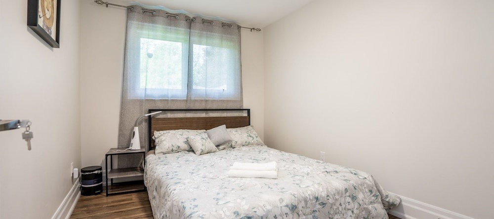 Entire Bungalow 5 Bedrooms, 马卡姆 — 照片 1