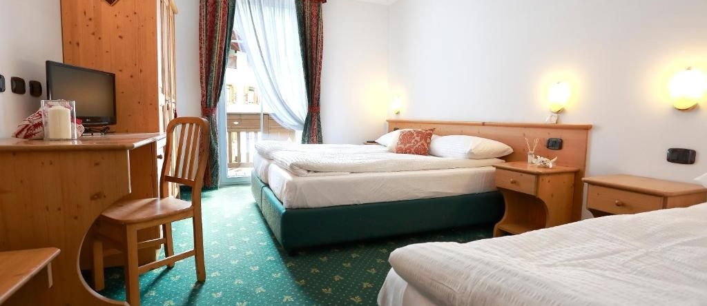 Alp Hotel Dolomiti, 迪马罗 — 照片 1