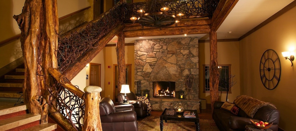 The Esmeralda Inn at Lake Lure, 烟囱岩 — 照片 1