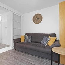 Heathrow Living Stanwell Serviced House 5 bedrooms, Ashford — photo 2
