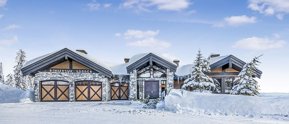 Inuksuk Lodge 4800 sq ft of Excellence, 比弗德尔 — 照片 1
