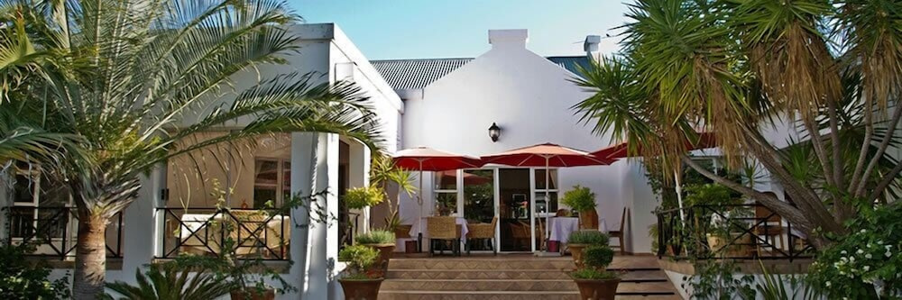 Out of Africa Town Lodge, 奥希瓦罗 — 照片 1