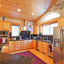 The River Rock Lodge Home 4 Bedrooms 3 Bathrooms Home, 霍姆伍德 — 照片 3