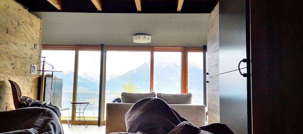 Chalet With Panoramic Views Of The Mountains Of The Oberland And Lake Thun, Эшлен-Гунтен — фото 1