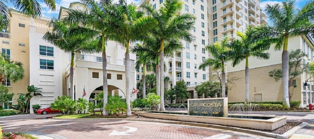 Casa Costa 405n 1 Bedroom, Pools, Jacuzzi, Beach, Shops & Dog Friendly, Boynton Beach — photo 1