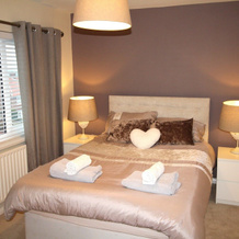 3 Bed House - Sleeps 6 - Fully Refurbished, 罗兰兹吉尔 — 照片 3