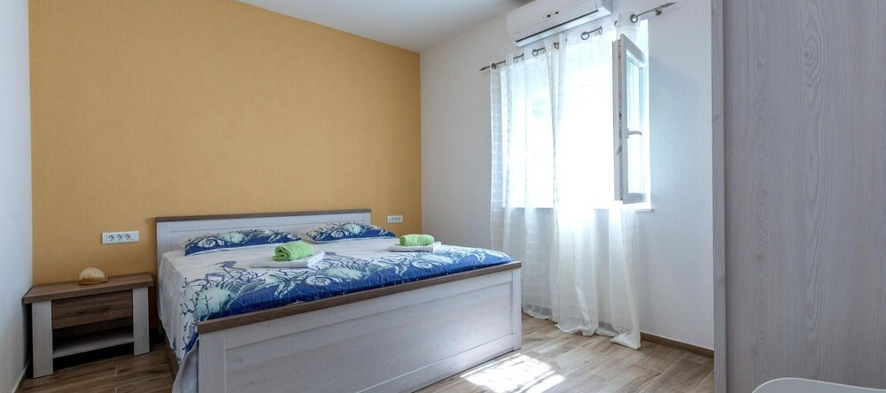 "Nice Home In Podstrana With Wifi And 2 Bedrooms", 波德斯特拉纳 — 照片 1