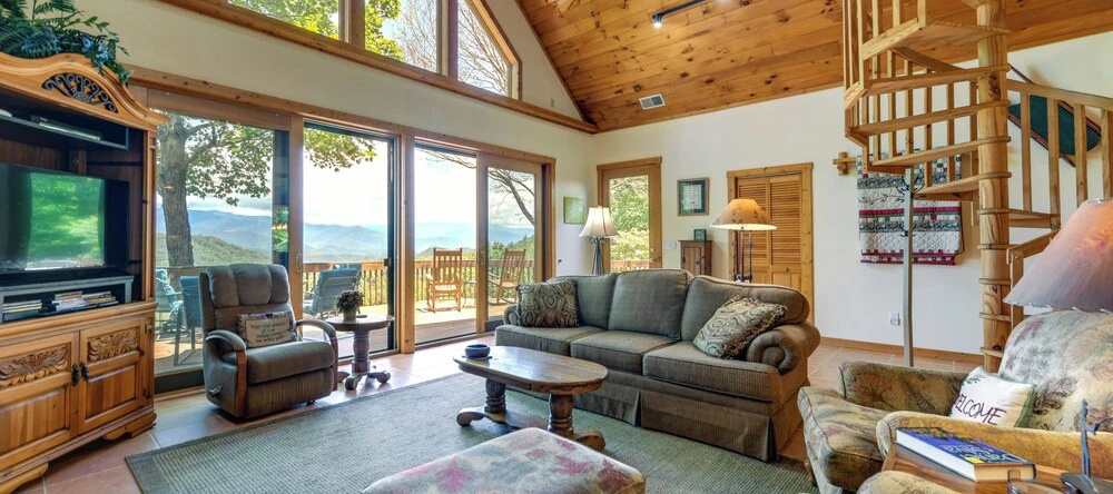Almond Vacation Rental w/ Mountain Views!, 阿尔蒙德 — 照片 1