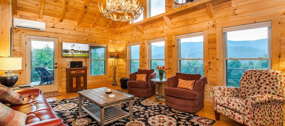 Mountain-view Retreat W/ Hot Tub & Firepit 4 Bedroom Cabin, 德鲁伊德山 — 照片 1