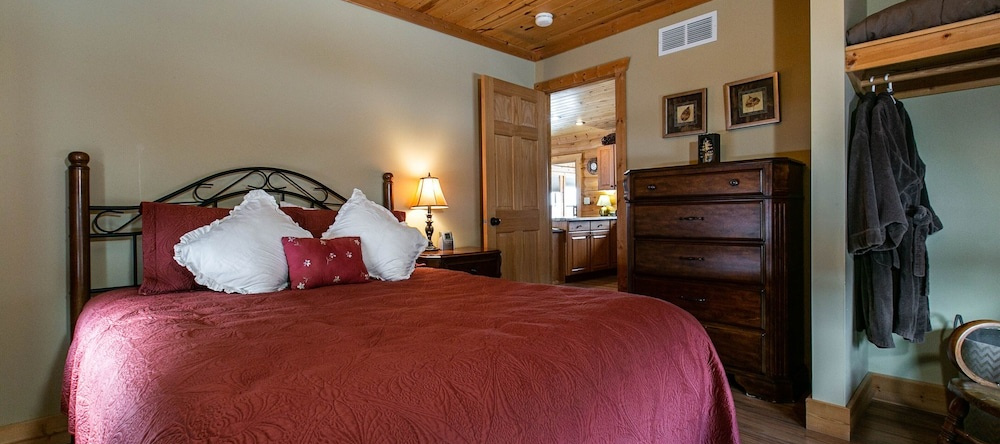 Lorelei Cabins, Dubuque — photo 1