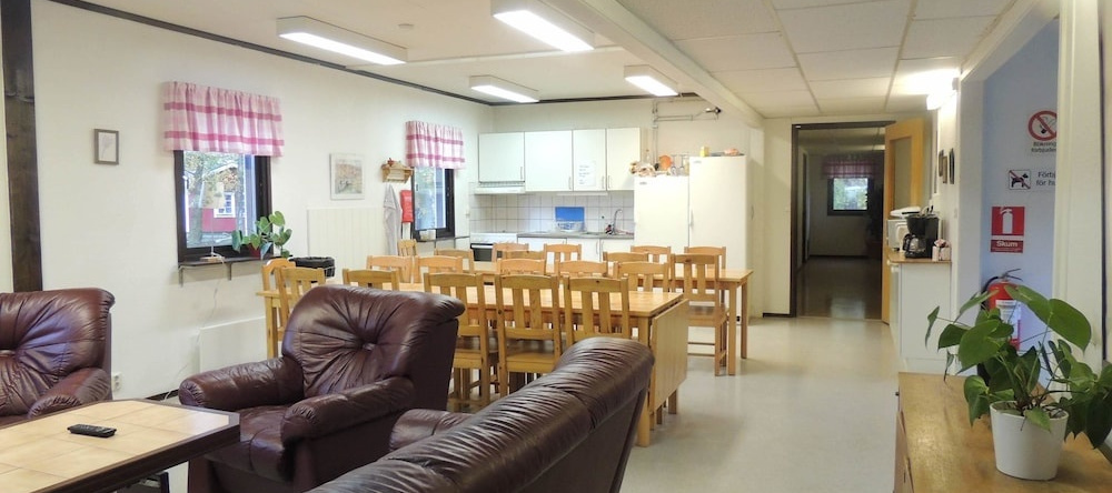 Bromölla Camping & Vandrarhem - Hostel, Брумёлла — фото 1