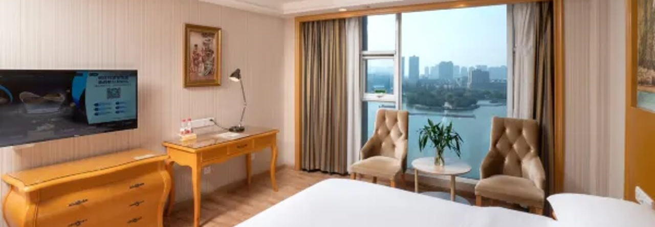 Vienna International Hotel (Tianmen Wanda Plaza Donghu Branch), Тяньмэнь — фото 1