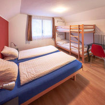 Hirschen Schwyz GmbH - Hostel, 施维茨 — 照片 3
