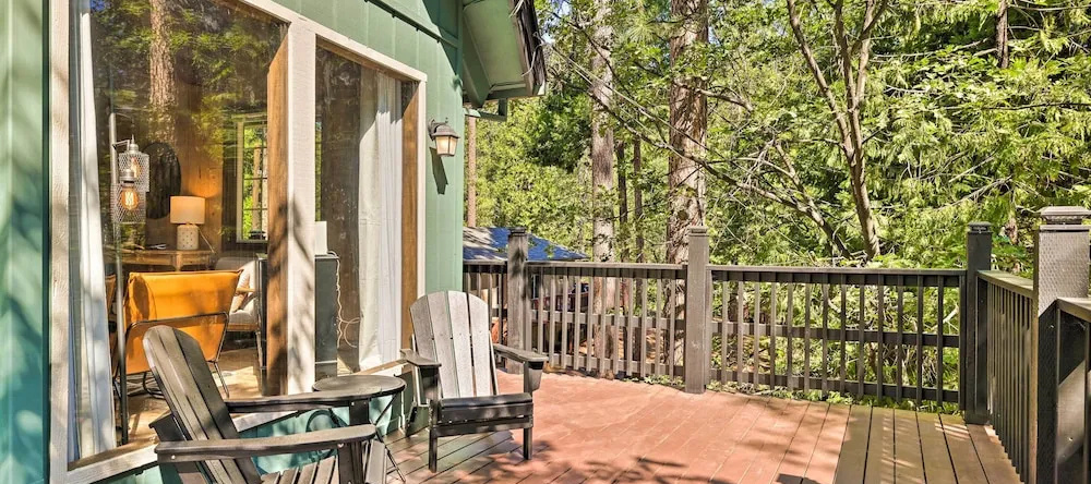 Near Trails: Cabin w/ 2-level Deck in Twain Harte, Sherwood Forest — photo 1
