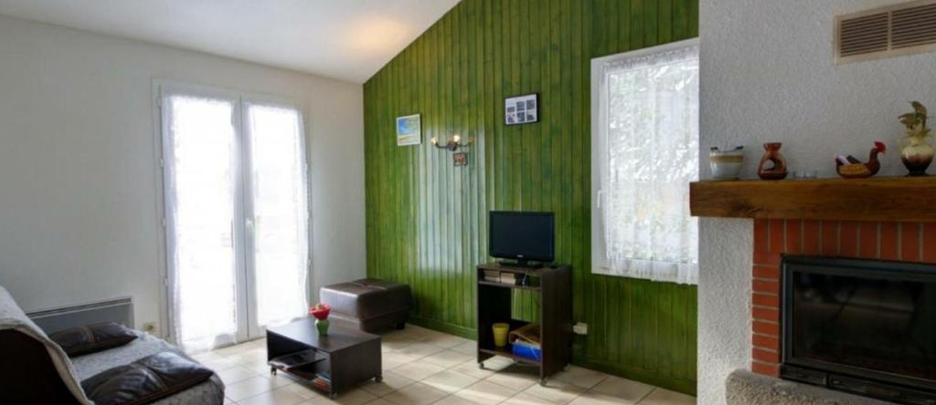 Gîte Usson-en-Forez, 3 pièces, 4 personnes - FR-1-496-164, 于松昂福雷 — 照片 1