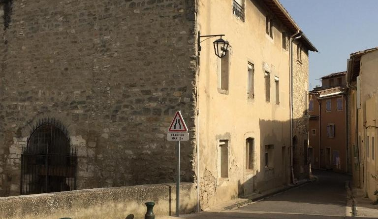 Le Calme Et la Tranquilite a 15 Minutes D'avignon, 科蒙-叙尔-迪朗斯 — 照片 1
