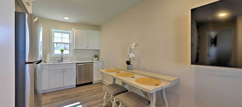 Welcoming Wildwood Condo ~ 1 Block to Beach!, Wildwoods Beach — photo 1