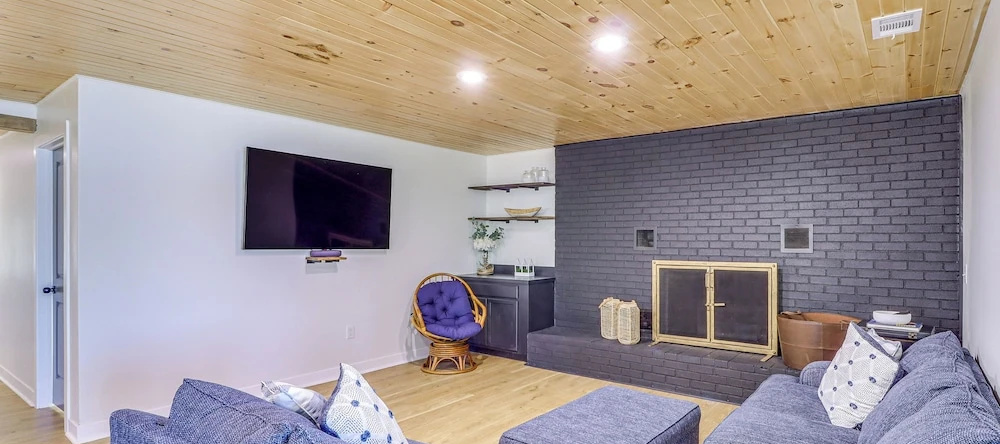 Modern Buckeye Lake Retreat: Game Room & Fire Pit!, Торнвилл — фото 1