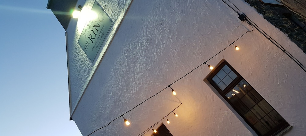 The Ring Pub Bed and Breakfast, 罗兹戈奇 — 照片 1