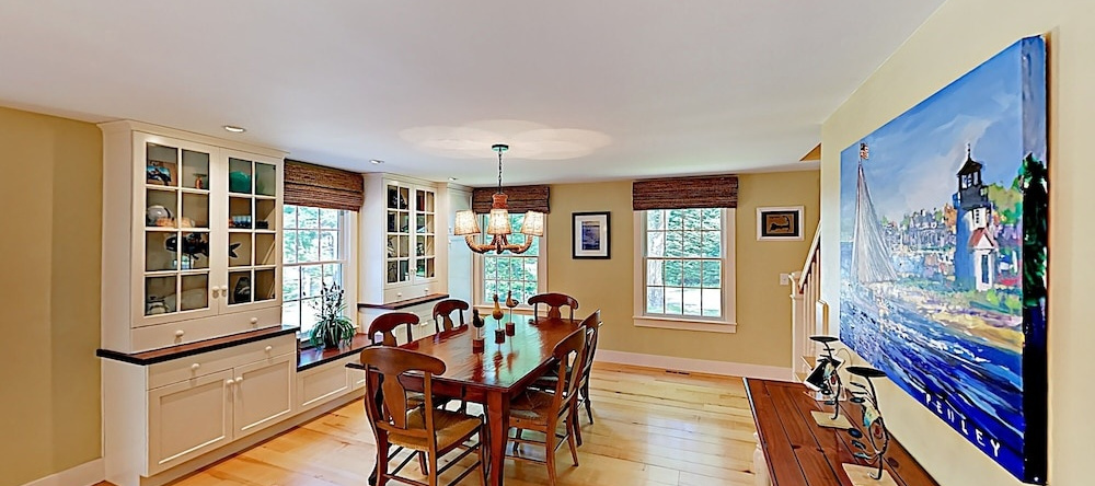 New Listing! Remodeled - Walk To Long Pond 4 Bedroom Home, 哈里奇 — 照片 1