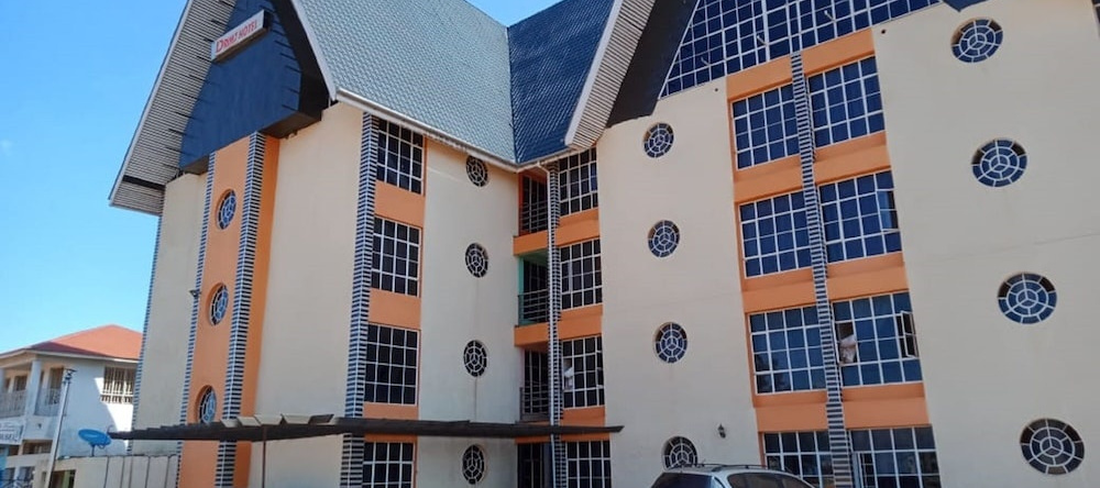 Drimz Hotel Busia, Busia — photo 1