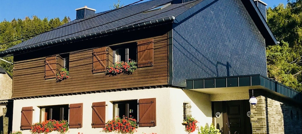 Chalet Renovated With Great Care, Large Garden, Direct Access To The River, Шини — фото 1