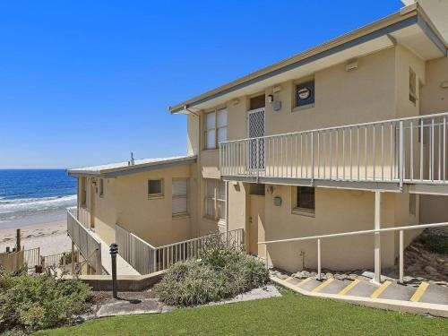Golden Sands 3, The Entrance — photo 1