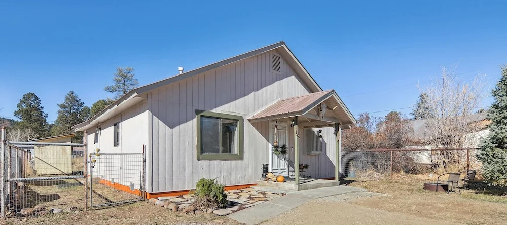 Single Tree Cottage - Walk to Downtown Chama!, Chama — photo 1
