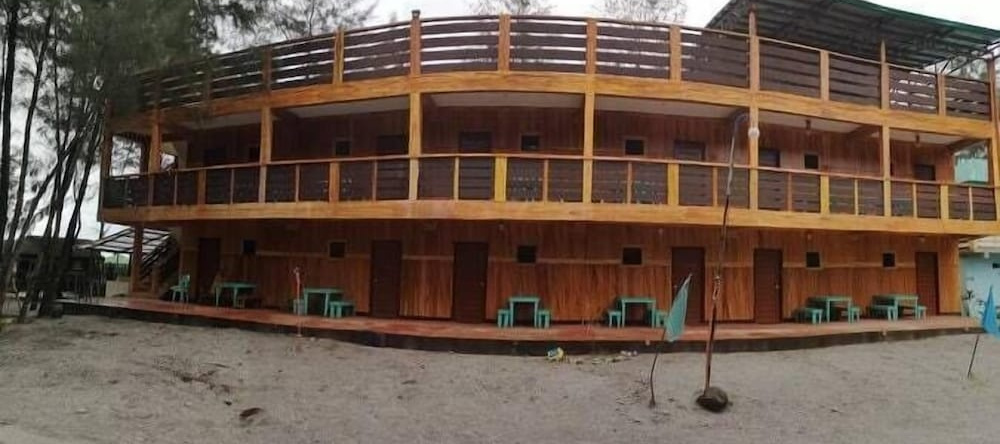 Camp Rofelio Surfing Beach Resort, 卡邦 — 照片 1