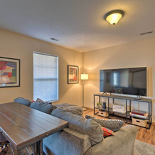 Cozy Cedar Rapids Pad - 2 Blocks to Mercy Care!, Cedar Rapids — photo 2