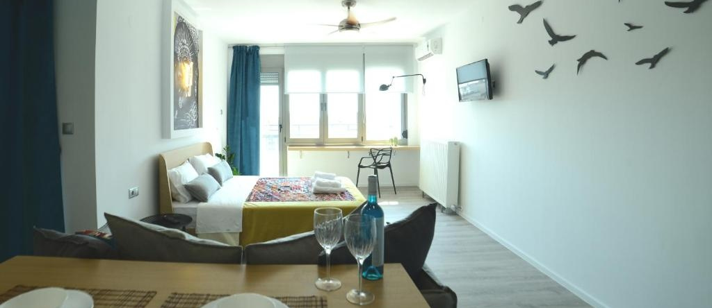 Mazi7Thfloor #3, Салоники — фото 1