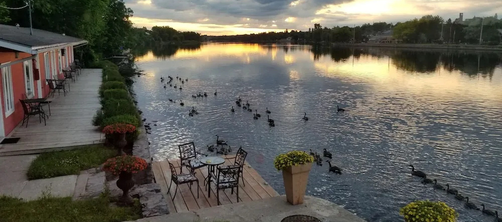 The Water's Edge Inn, Трент Хилс — фото 1