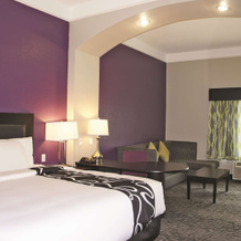 La Quinta Inn & Suites by Wyndham Pearland - Houston South, 皮尔兰 — 照片 2