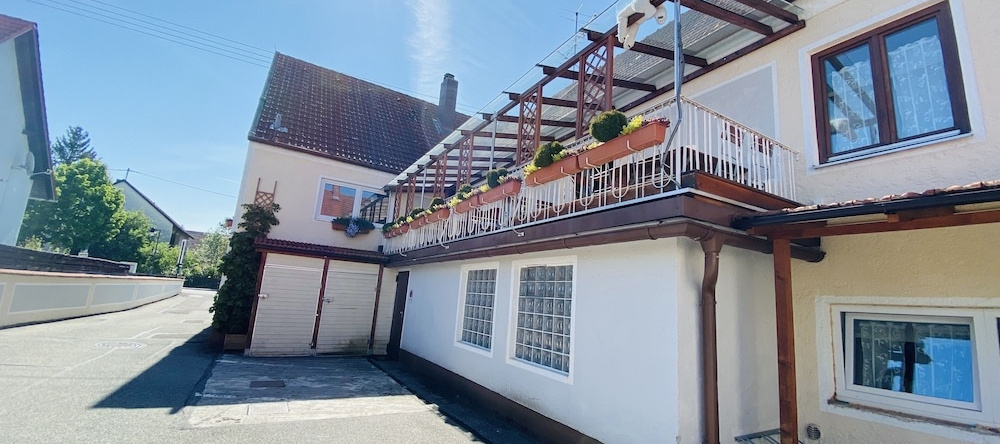 Hotel & Hostel Hallbergerhof, 哈尔贝格莫斯 — 照片 1