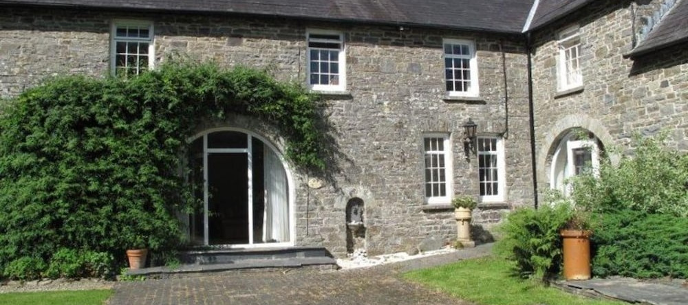 Comfortable Airy 5-Bed Apartment In Llandysul, Лландисул — фото 1