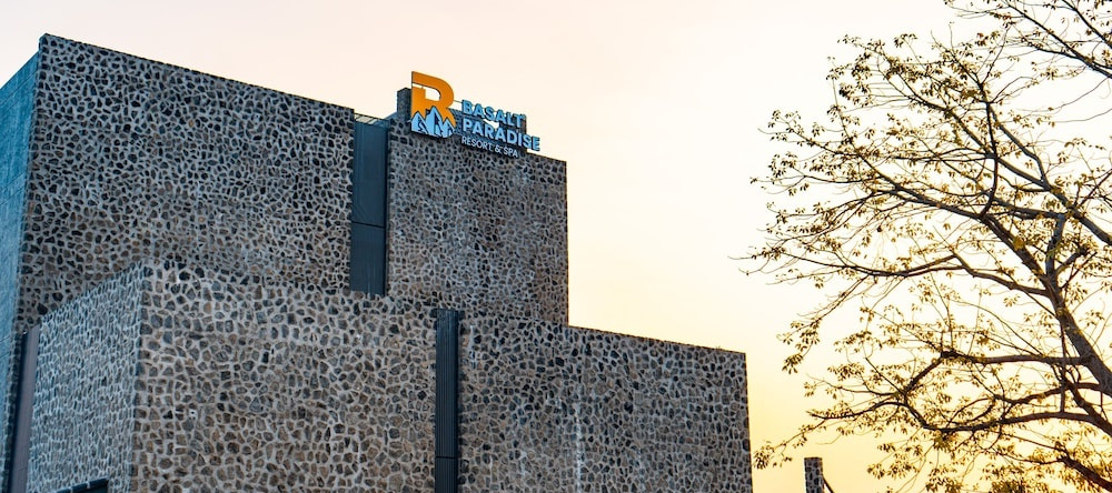Basalt Paradise Resort And Spa, Халол — фото 1
