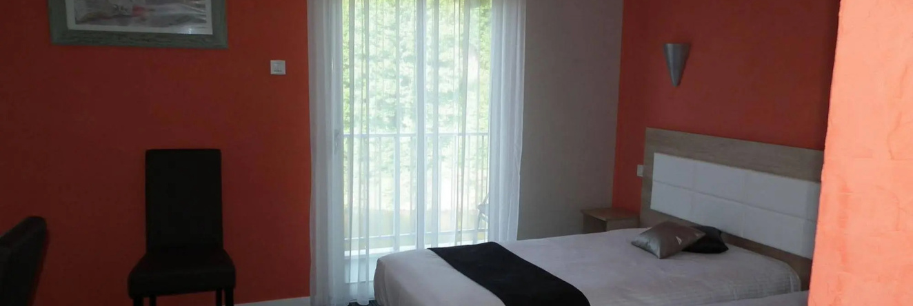 Contact Hôtel le Moulin Neuf, 尚托奈 — 照片 1