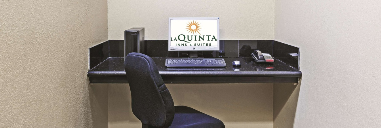 La Quinta Inn & Suites by Wyndham Pearland - Houston South, 皮尔兰 — 照片 1