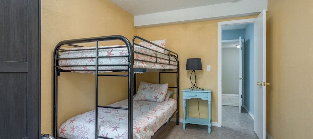 Great 6BR for All Ages/Heated Pool 5 Min to Beach by RedAwning, 塞米诺尔 — 照片 1