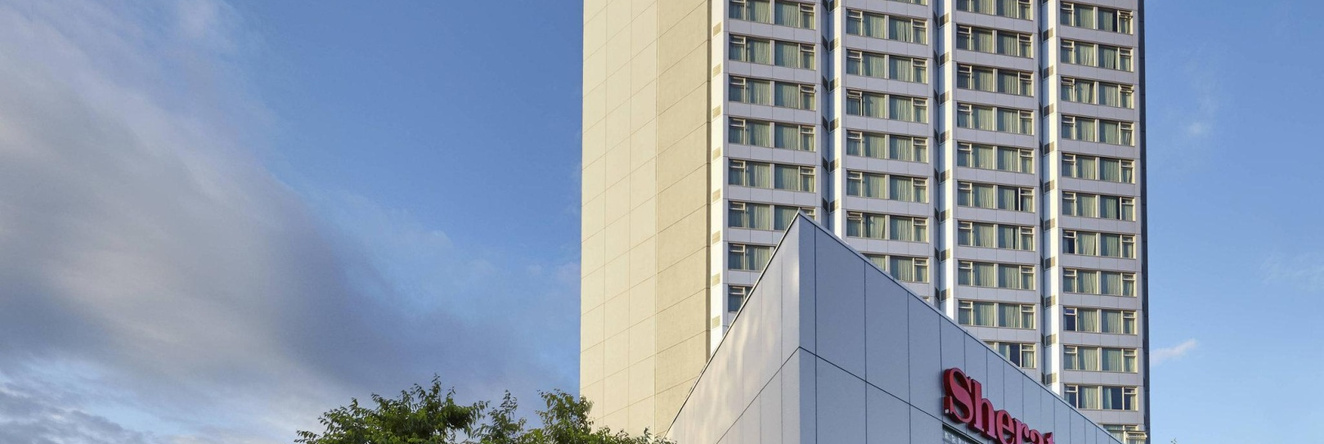 Sheraton Vancouver Guildford Hotel, 萨里 — 照片 1