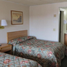 Pine Crest Motor Lodge, Canton — photo 2