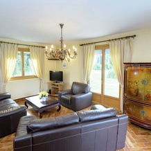 Beautiful villa with swimming pool, a large garden located in a beautiful green area, 孔卡尔诺 — 照片 5