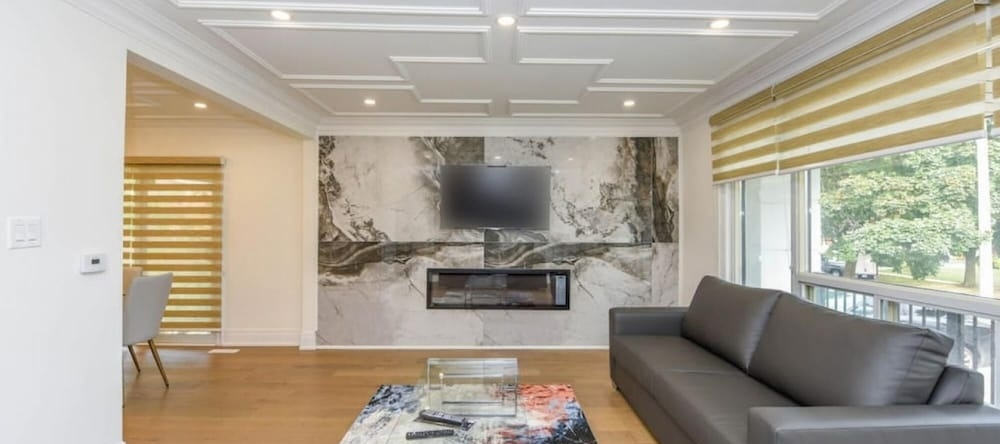 Phenomenal 5 Bedroom Villa - Mineola, Миссиссауга — фото 1