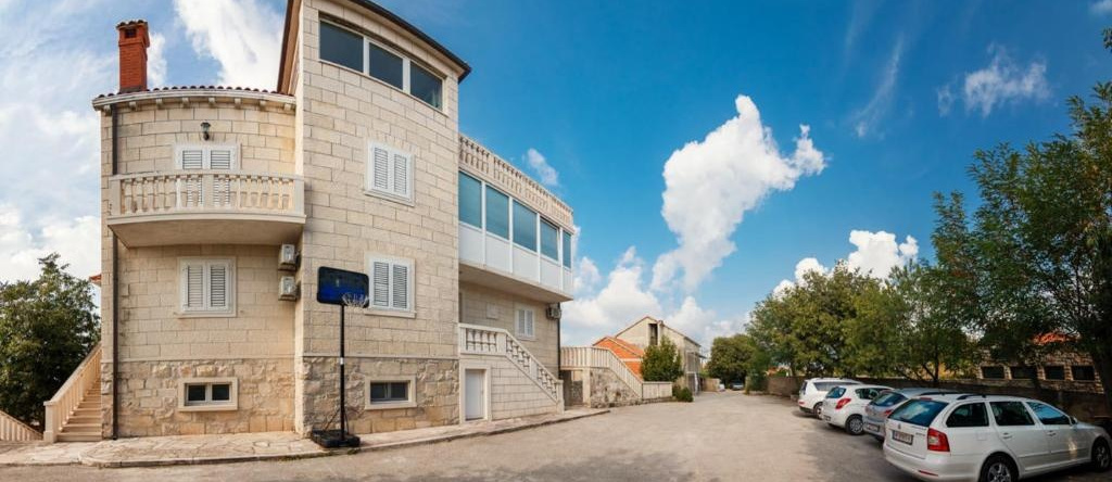 Apartments & Rooms Konoba Tomić, 普契什恰 — 照片 1