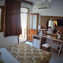 Manuela Hotel, Битез — фото 2
